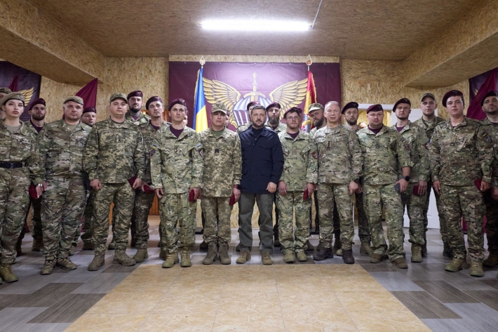 Volodymyras Zelenskis ir Ukrainos kariai
