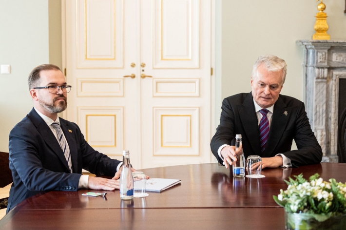 Prezidentas susitiko su kandidatu į krašto apsaugos ministrus Robertu Kaunu