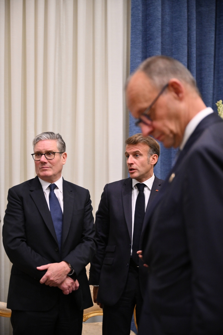 Friedrichas Merzas,  Emmanuelis Macronas ir  Keiras Starmeris