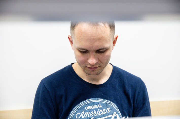 Benas Mikutavičius atvežtas į teismą