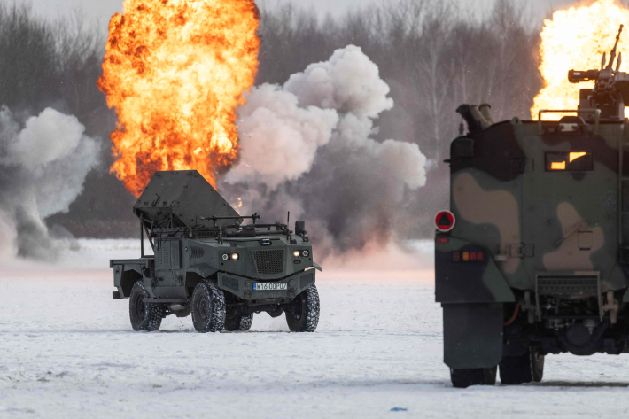 Bepilotė transporto priemonė, skirta gabenti priešpėstines minas