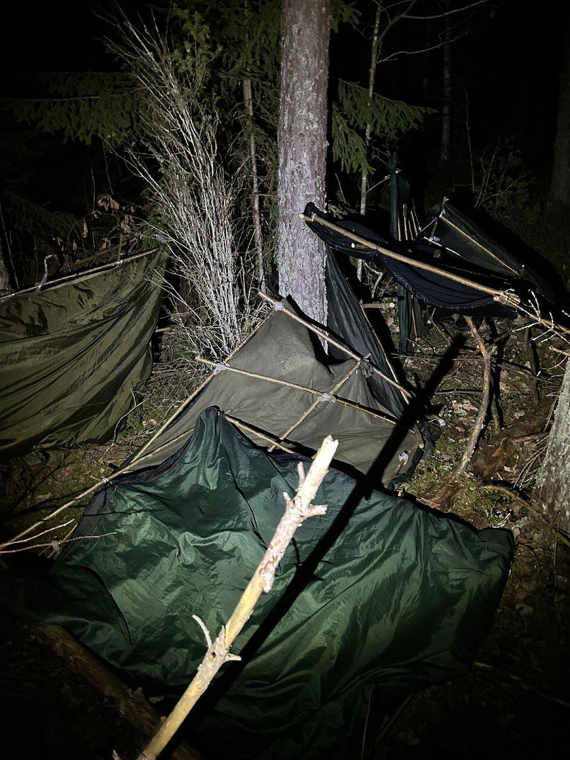 Neteisėtų migrantų pasigamintos priedangos