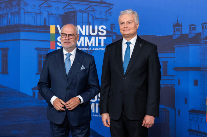 Alaras Karisas, Gitanas Nausėda