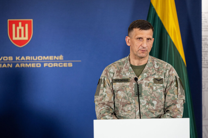 Bendra generolų Alexus D. Grynkewich ir Raimundo Vaikšnoro spaudos konferencija