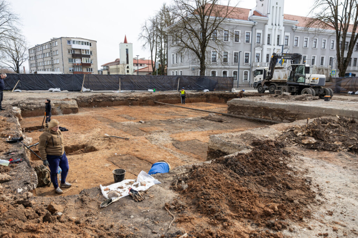 Prie Šiaulių katedros iškasti sovietų karių palaikai