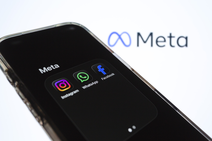 „Meta“ ir jos valdomų programėlių logotipai