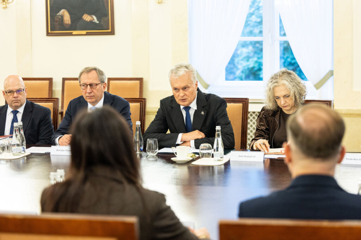 Prezidento susitikimas su Seimo ir Vyriausybės vadovais bei Seimo frakcijų seniūnais nacionalinio saugumo klausimams aptarti