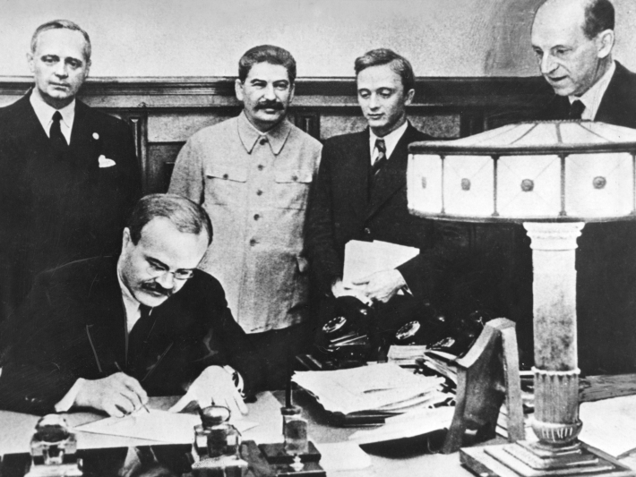 Molotovo–Ribentropo pakto pasirašymas