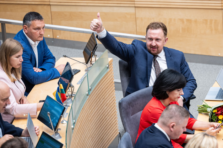 Neeilinė Seimo sesija dėl prezidento vetuoto Švietimo įstatymo, numatančio reikalavimus dešimtokams įgyti pagrindinį išsilavinimą