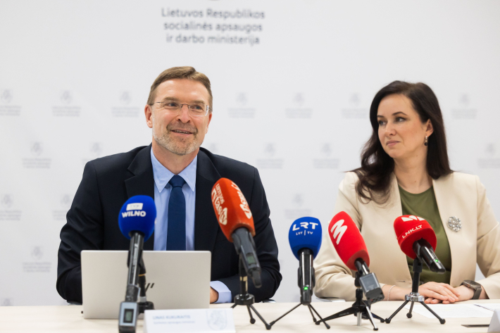 Spaudos konferencija, kurioje pristatyti planuojami ilgalaikės priežiūros paslaugų pokyčiai ir integruotos socialinės bei sveikatos priežiūros sistemos kryptys
