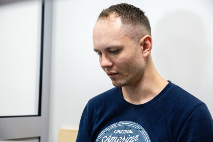 Benas Mikutavičius atvežtas į teismą