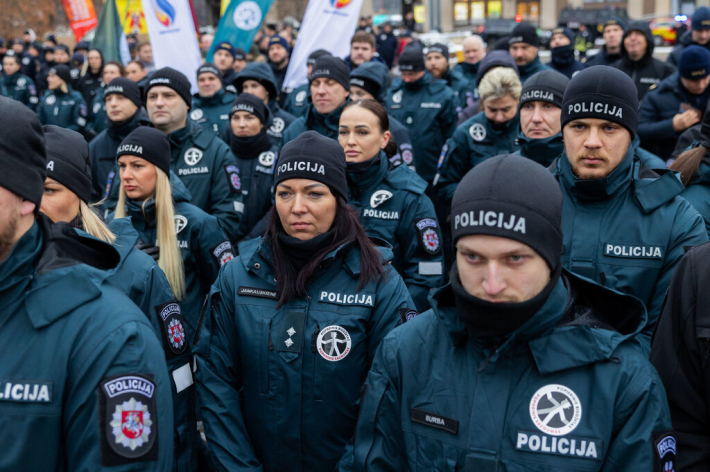 Statutinių pareigūnų protesto akcija „Popierinis saugumas“